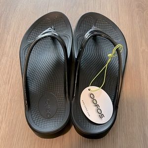 NWT OOFOS OOLALA Women’s Sandal Size 10